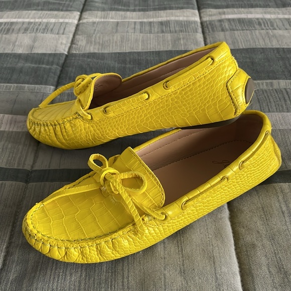 J Crew Moccasins in Yellow Croc Embossed Leather size 7M - Picture 2 of 3